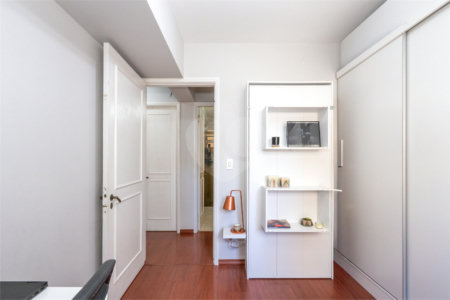 Apartamento à venda com 3 quartos, sendo 1 suíte, em Campo Belo, São Paulo, SP