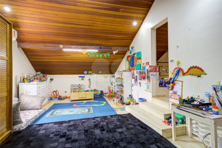 Casa à venda com 4 quartos, sendo 2 suítes, no condomínio Vila dos Ipês, São Paulo - SP