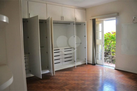 Sobrado à venda com 4 quartos, sendo 2 suítes,  em Campo Belo, São Paulo, SP