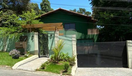 Casa à venda ou para alugar com 5 quartos, sendo 4 suítes,  no condomínio Associação Reserva das Hortênsias, Mairiporã - SP