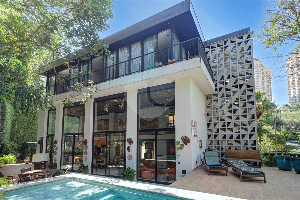 Casa à venda com 4 suítes no condomínio Granja do Morumbi, São Paulo - SP