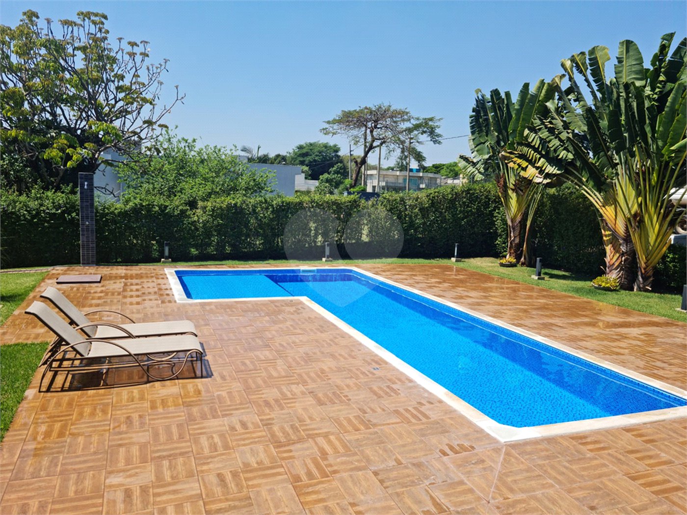 Casa à venda com 4 quartos, sendo 3 suítes, no condomínio Terras de Mont Serrat, Salto - SP