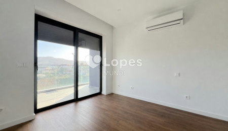 Apartamento T3 à venda em Águas Santas, Maia, Portugal – Varanda e garagem