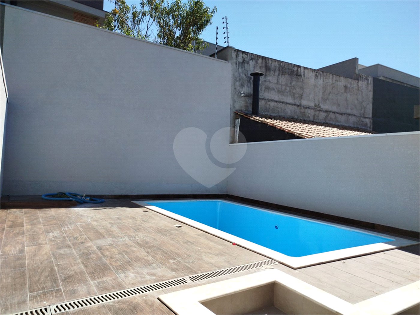 Sobrado à venda ou para alugar com 3 quartos, sendo 1 suíte, em Jardim do Lago, Atibaia, SP