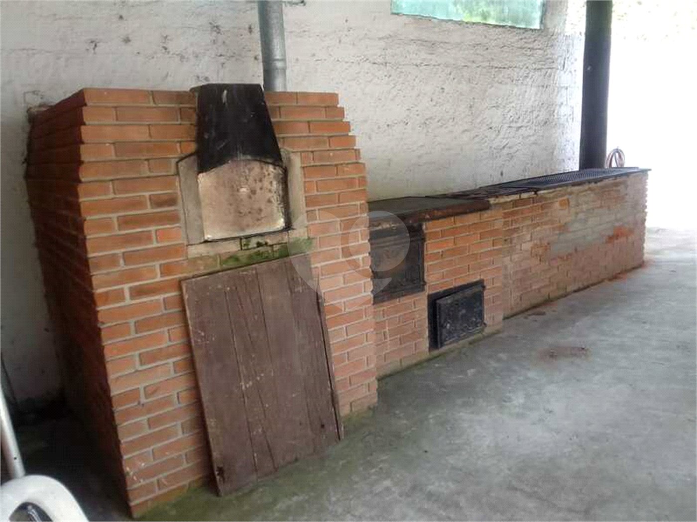 Casa à venda com 6 quartos, sendo 3 suítes, no condomínio Residencial Jardins de Mairiporã I, Mairiporã - SP