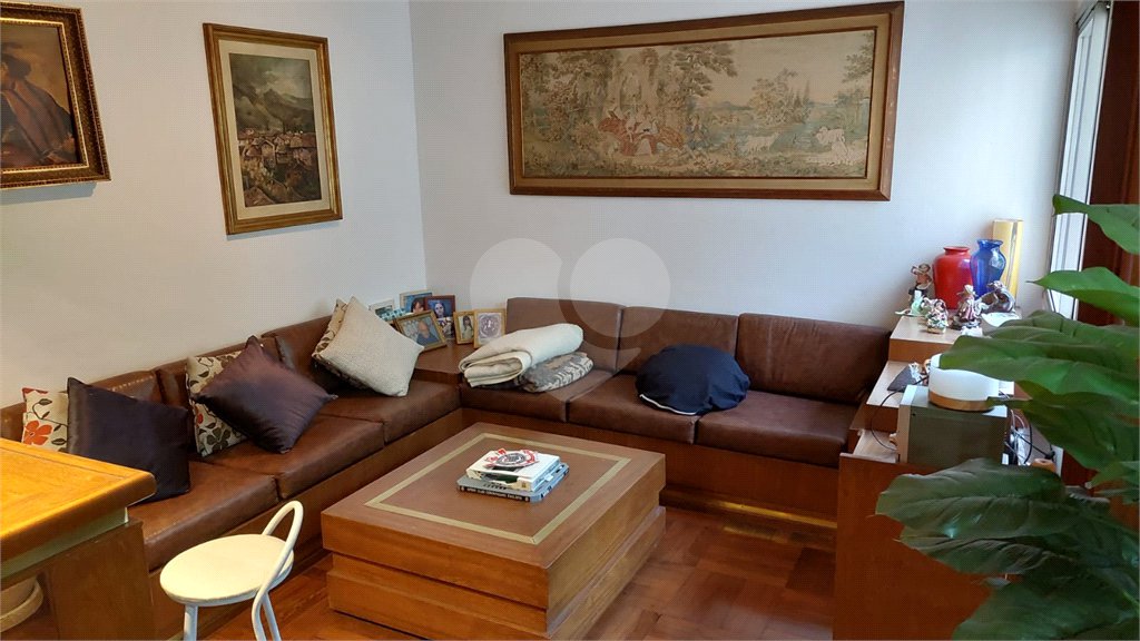 Casa à venda com 7 quartos, sendo 2 suítes, em Jardim Londrina, São Paulo, SP