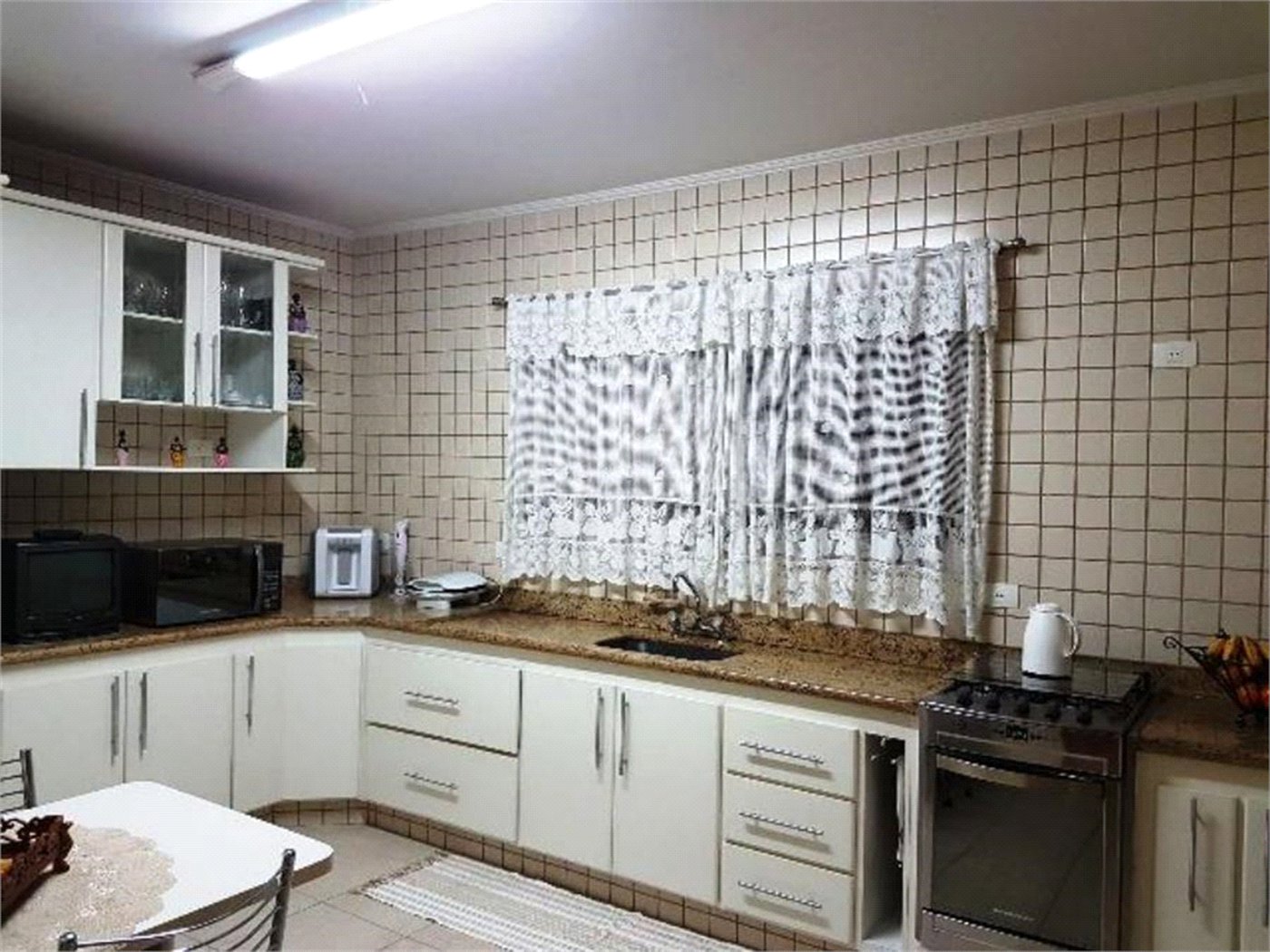 Casa à venda com 4 quartos, sendo 1 suíte, no condomínio Residencial Esplanada, Salto - SP