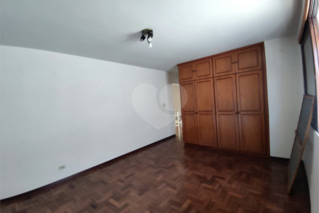 Sobrado à venda com 4 quartos, sendo 2 suítes, em Chácara Monte Alegre, São Paulo, SP