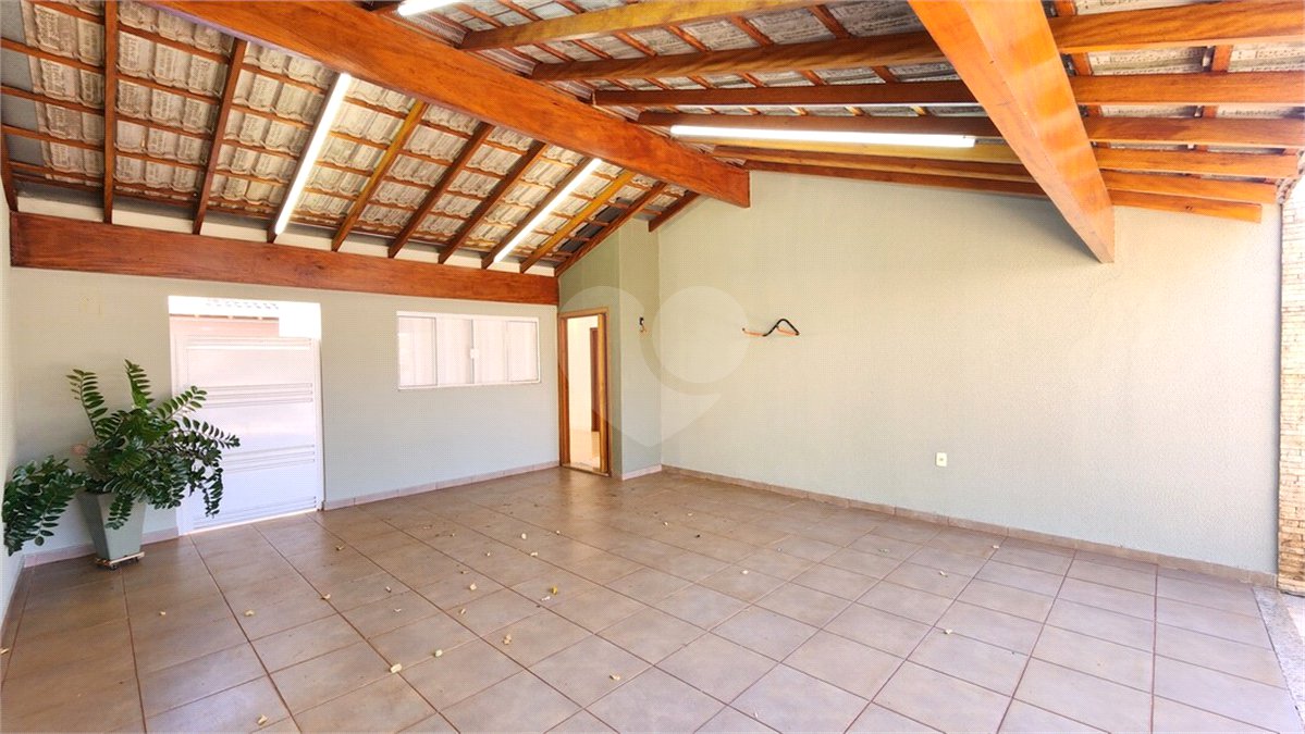 Casa à venda com 3 quartos, sendo 1 suíte, no condomínio Veneto, Araraquara - SP