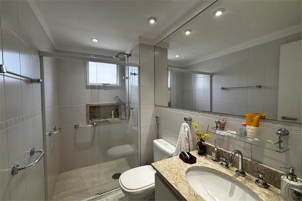 Apartamento para alugar com 3 suítes em Vila Romana, São Paulo, SP