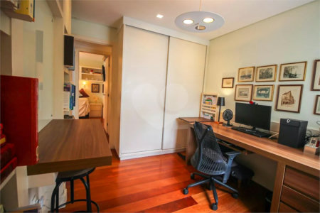 Apartamento à venda com 3 suítes em Real Parque, São Paulo, SP