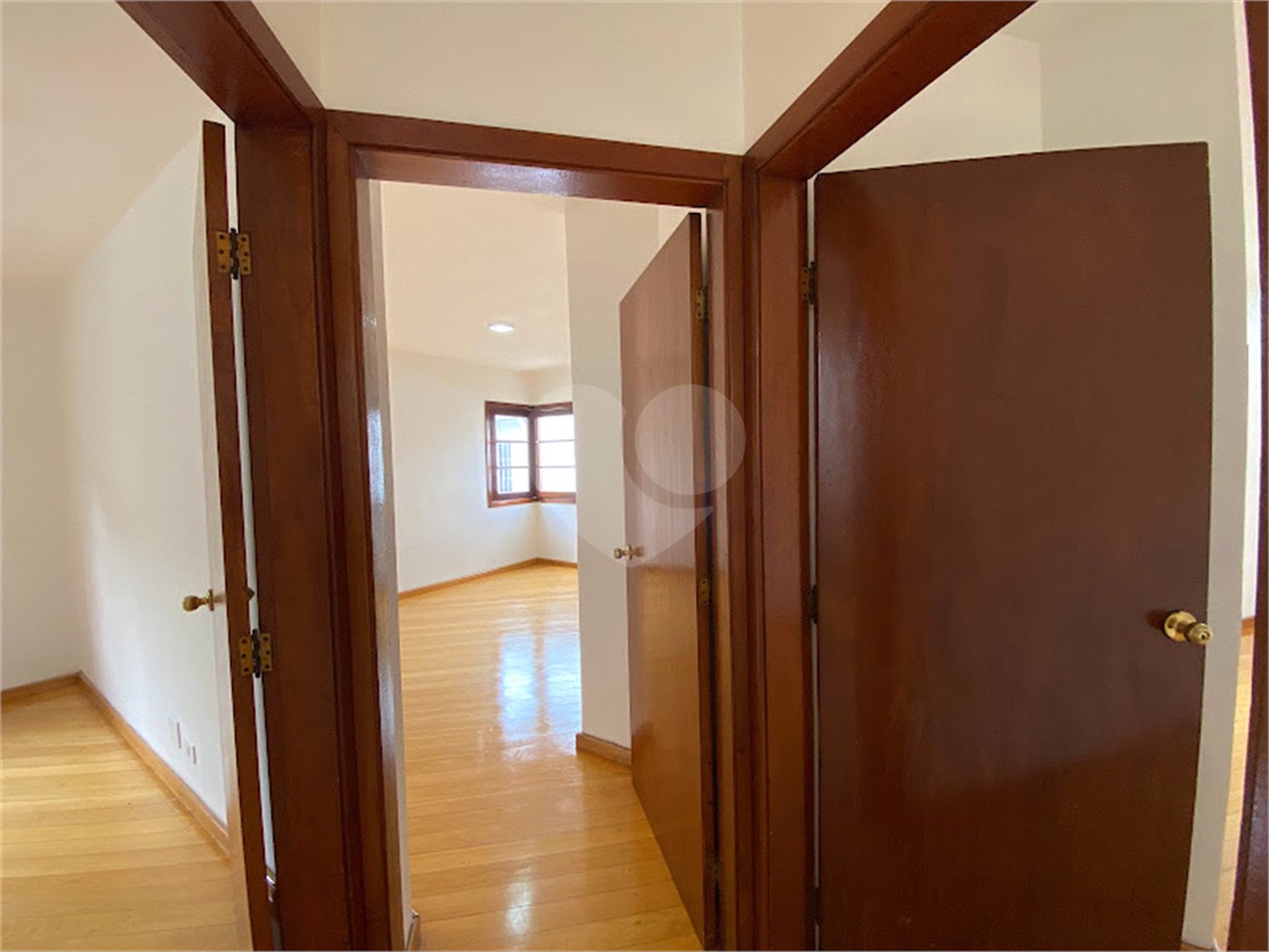 Sobrado à venda com 7 quartos, sendo 2 suítes, em Brooklin Paulista, São Paulo, SP