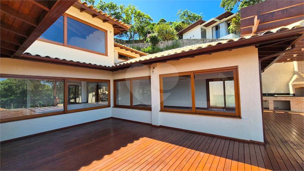 Casa à venda com 8 quartos, sendo 7 suítes, em Ferradura, Armação dos Búzios, RJ