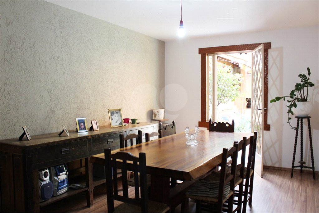 Casa à venda com 4 quartos, sendo 2 suítes, em Jardim Leonor, São Paulo, SP