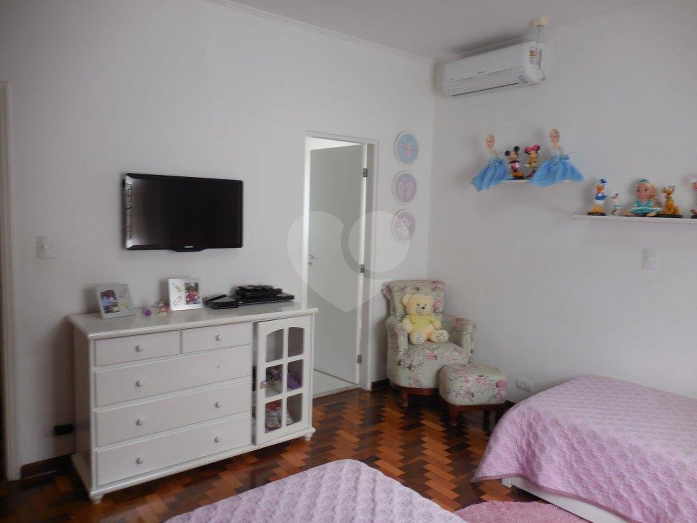 Casa à venda com 4 quartos, sendo 3 suítes, em Jardim Franca, São Paulo, SP