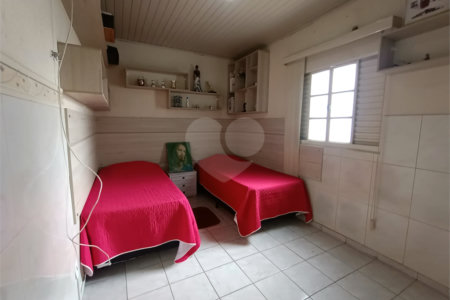 Casa à venda com 4 quartos, sendo 1 suíte,  em Jardim Armênia, Mogi das Cruzes, SP
