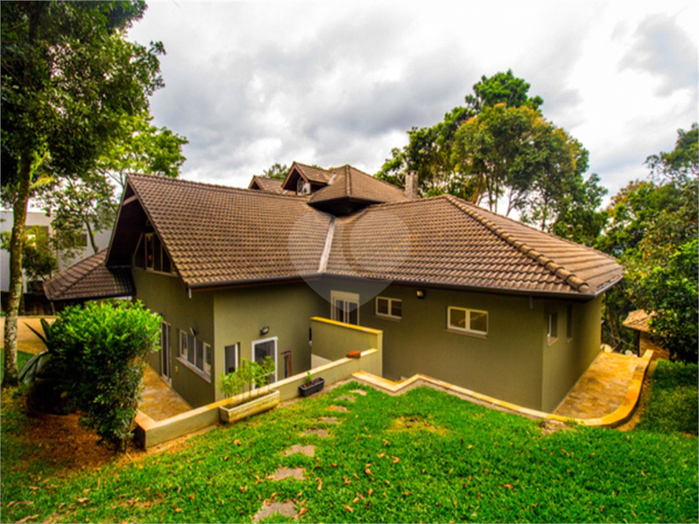 Casa à venda com 4 suítes no condomínio Alpes da Cantareira, Mairiporã - SP