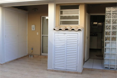 Casa à venda com 3 quartos, sendo 1 suíte, no condomínio Village Jardim Versailles, Jundiaí - SP