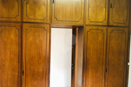 Casa à venda com 3 quartos, sendo 1 suíte,  no Centro, Mogi das Cruzes, SP
