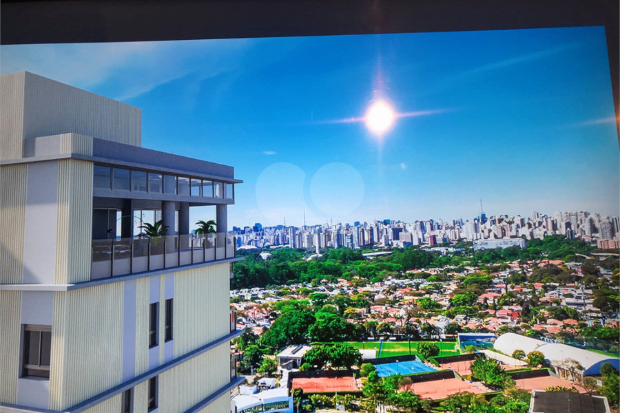 Apartamento à venda com 3 suítes em Moema, São Paulo, SP