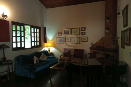 Casa à venda com 3 quartos, sendo 1 suíte, no condomínio Vale da Santa Fé, Vinhedo - SP
