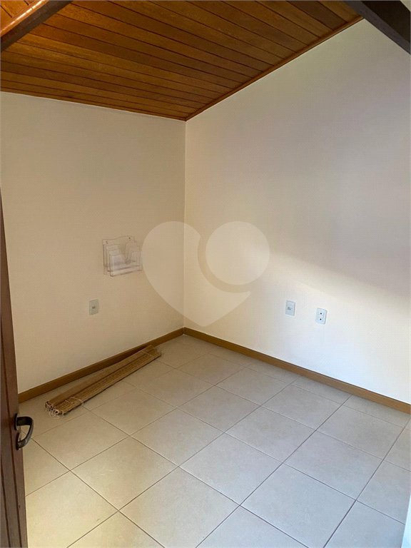Casa à venda com 4 quartos, sendo 2 suítes, em Ubatiba, Maricá, RJ