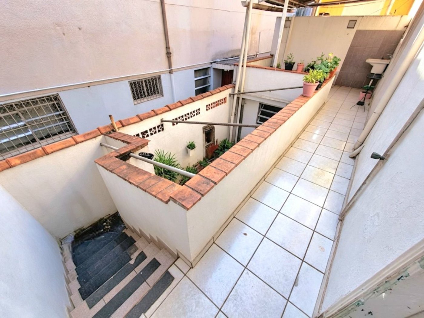 Casa com 3 dormitórios à venda, 119 m² por R$ 689.000,00 - Pompéia - Santos/SP