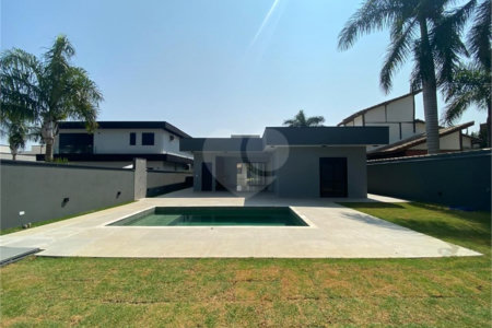 Casa à venda com 3 suítes no condomínio Shambala II, Atibaia - SP