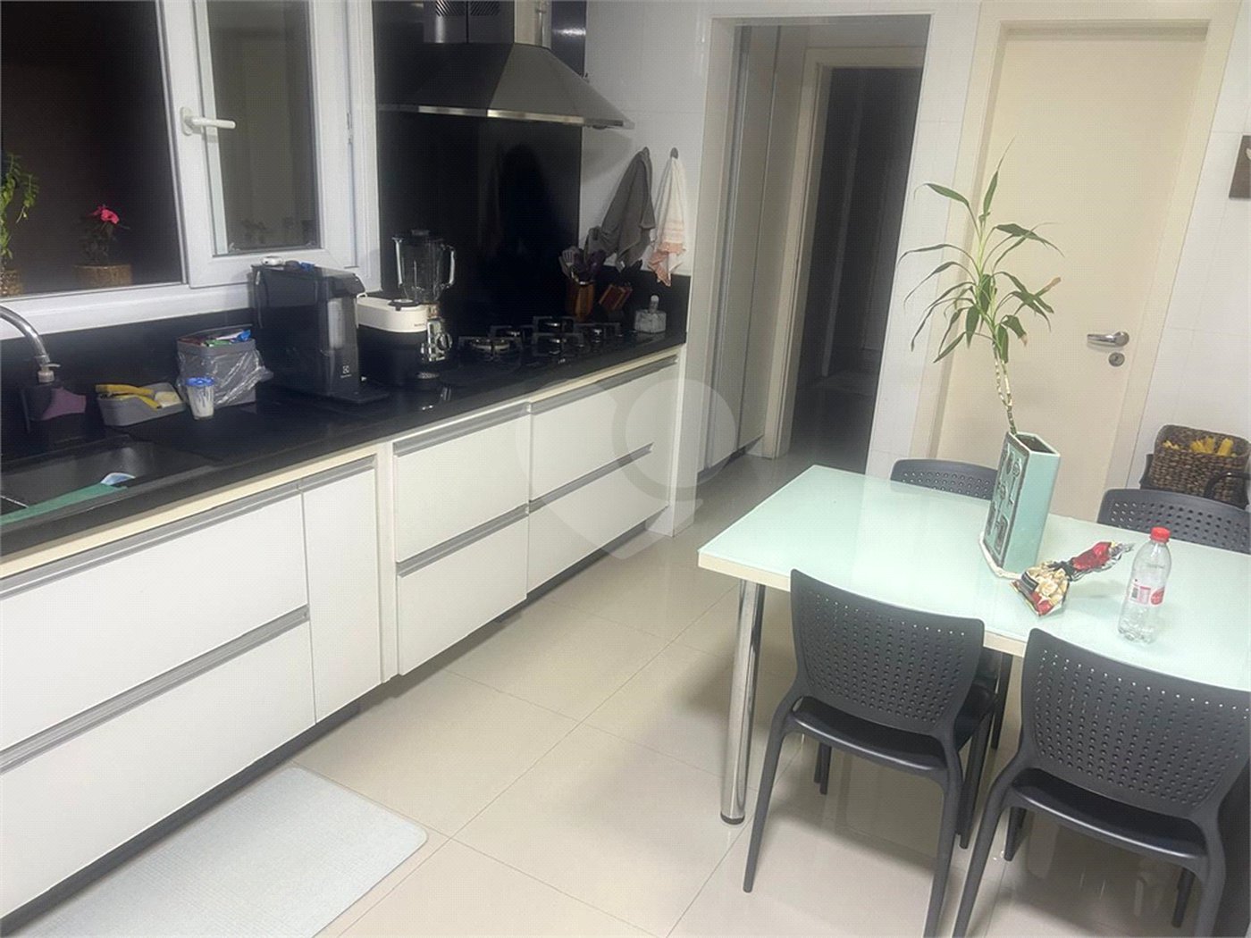 Casa à venda com 4 quartos, sendo 3 suítes,  no condomínio Itatinga 1, São Paulo - SP