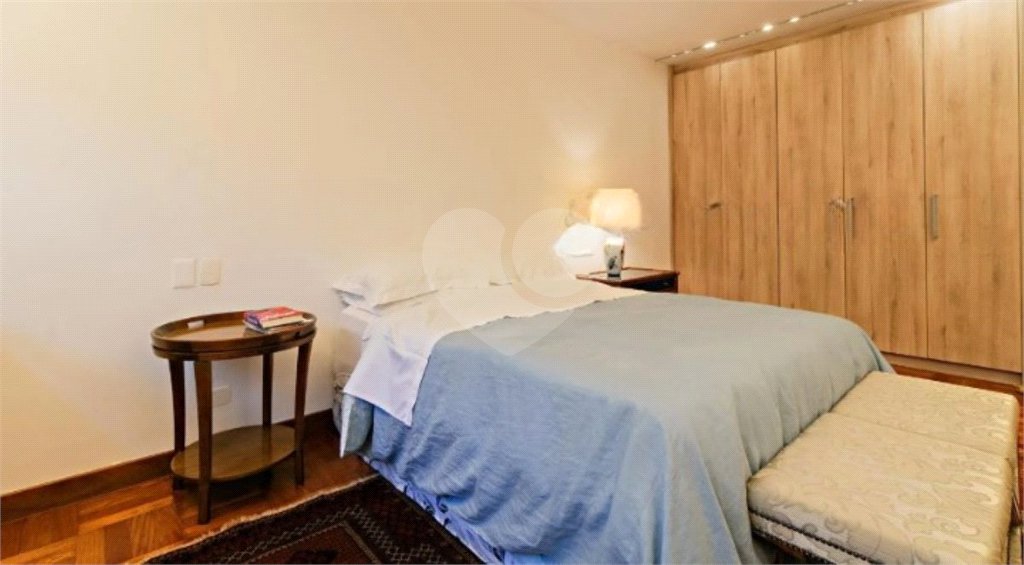 Casa à venda com 4 quartos, sendo 1 suíte, em Jardim Europa, São Paulo, SP