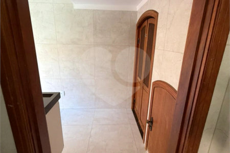Sobrado à venda com 4 quartos, sendo 1 suíte,  em Jardim Santa Rosa, Araraquara, SP