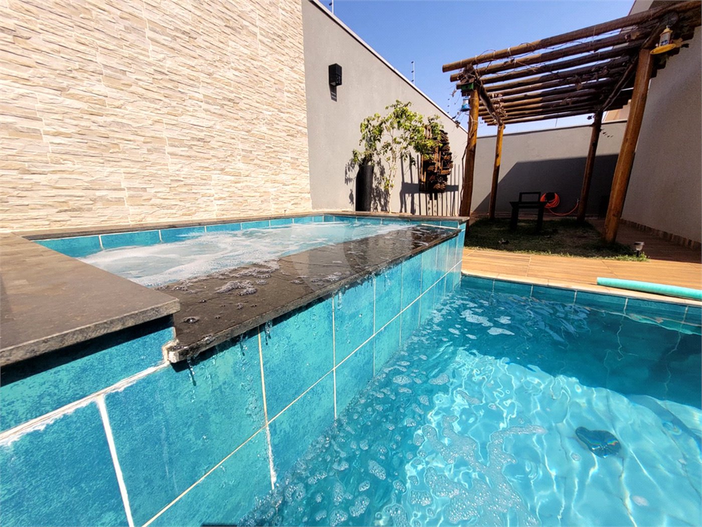 Casa à venda com 3 suítes em Ribeirânia, Ribeirão Preto, SP