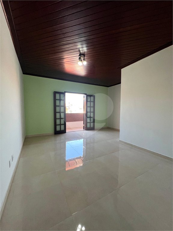 Sobrado à venda com 3 quartos, sendo 1 suíte, em Conjunto Habitacional Brás Cubas, Mogi das Cruzes, SP