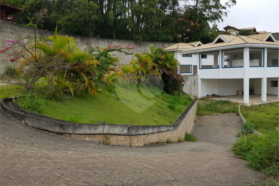 Casa à venda com 4 suítes no condomínio Suíça da Cantareira, Mairiporã - SP