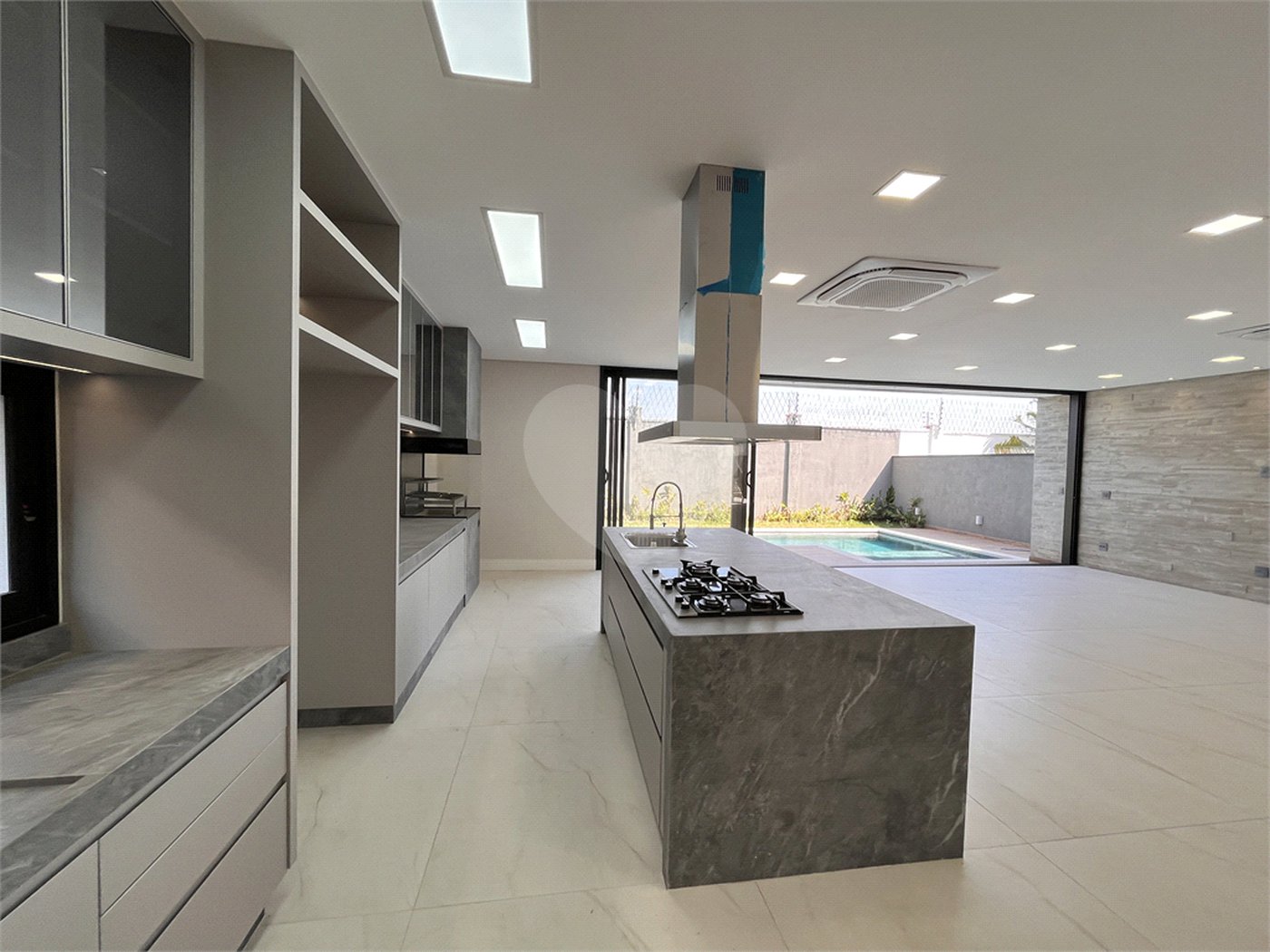 Casa à venda com 4 suítes no condomínio Alphaville Nova Esplanada 1, Votorantim - SP