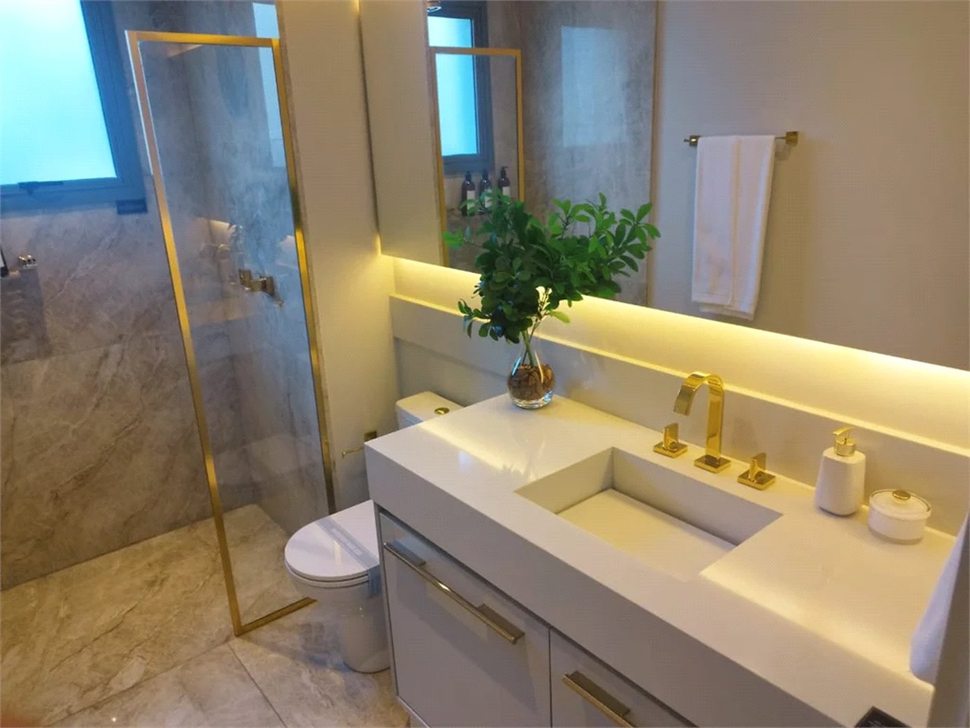 Apartamento à venda com 3 quartos, sendo 2 suítes, em Jardim das Acácias, São Paulo, SP