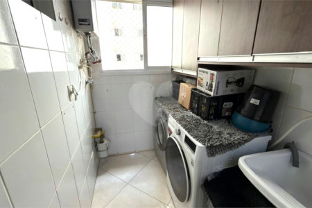 Apartamento à venda com 3 quartos, sendo 1 suíte,  em Vila Paulo Silas, São Paulo, SP