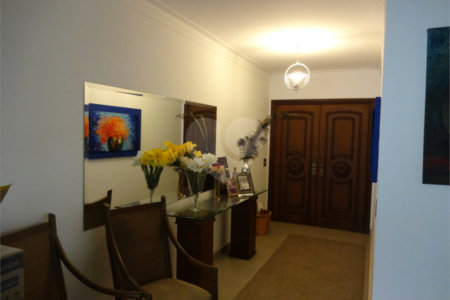 Casa à venda com 5 quartos, sendo 2 suítes,  em Vila Oliveira, Mogi das Cruzes, SP