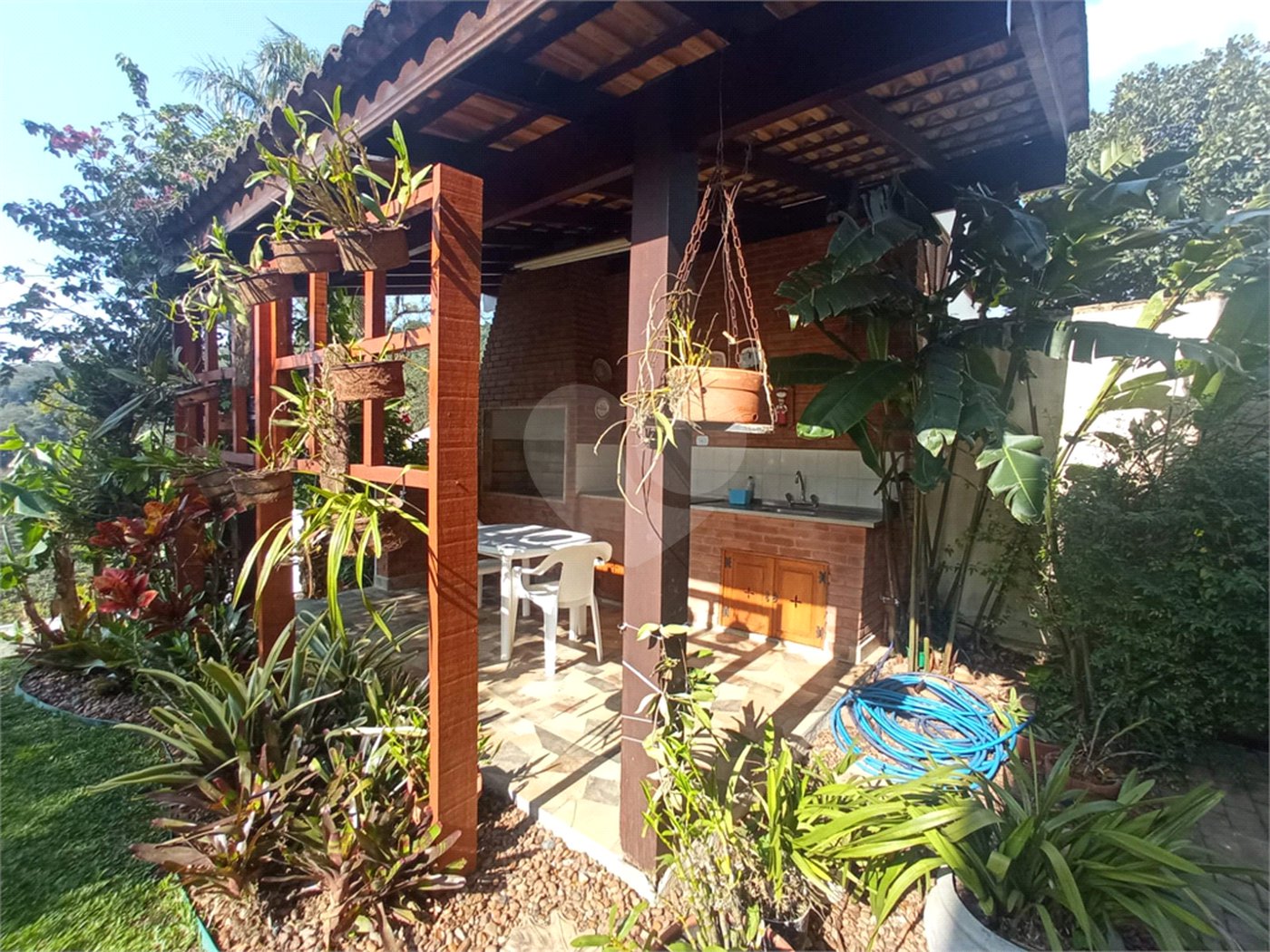 Casa à venda com 4 quartos, sendo 1 suíte, no condomínio Alpes da Cantareira, Mairiporã - SP
