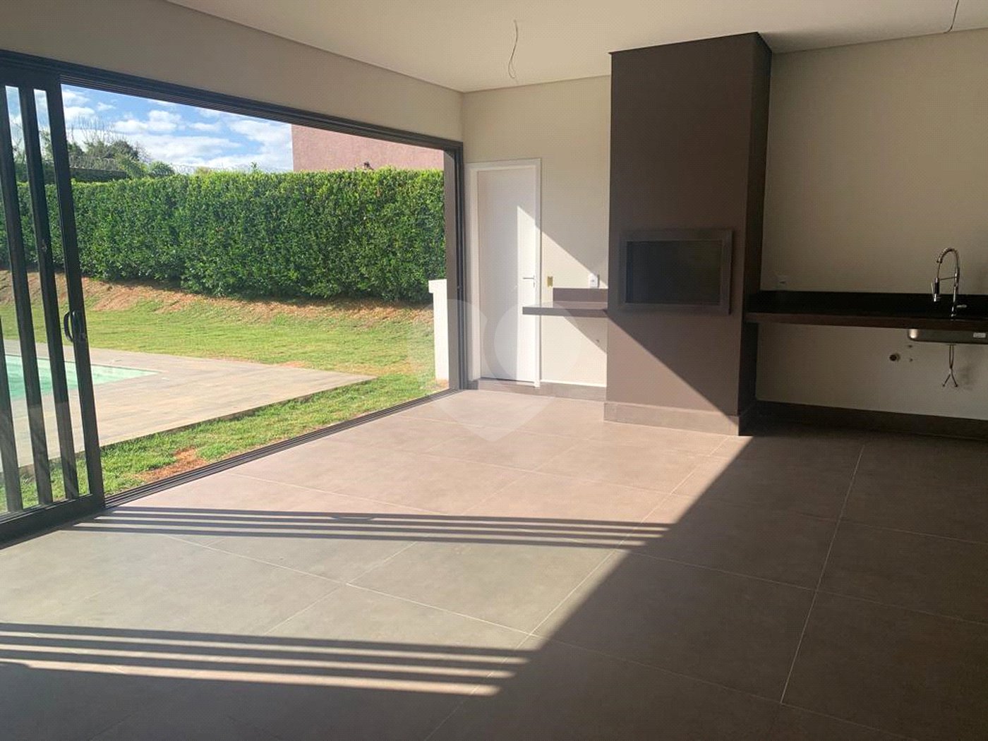 Casa à venda com 4 suítes no condomínio Lago Azul Residencial e Golfe, Araçoiaba da Serra - SP