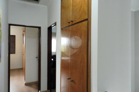 Sobrado à venda com 4 quartos, sendo 3 suítes, em Jardim Paulistano, Ribeirão Preto, SP