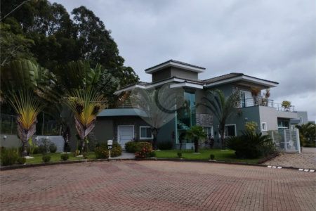 Casa à venda com 5 quartos, sendo 3 suítes, no condomínio Ibiaram 1, Itupeva - SP