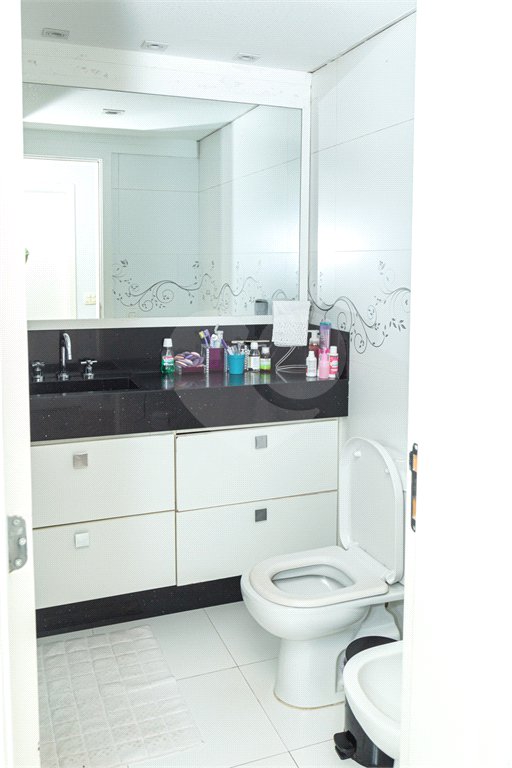 Apartamento à venda com 4 quartos, sendo 2 suítes, em Moema, São Paulo, SP