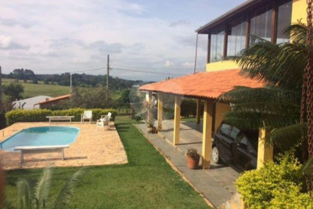Casa à venda com 6 quartos, sendo 4 suítes, no condomínio Cond Riacho Fundo, Araçoiaba da Serra - SP