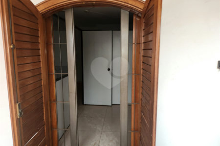 Sobrado à venda ou para alugar com 4 quartos, sendo 2 suítes, no Centro, Araraquara, SP