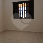 Casa em condomínio para alugar com 3 quartos, sendo 1 suíte, em Vila Petrópolis, Atibaia, SP
