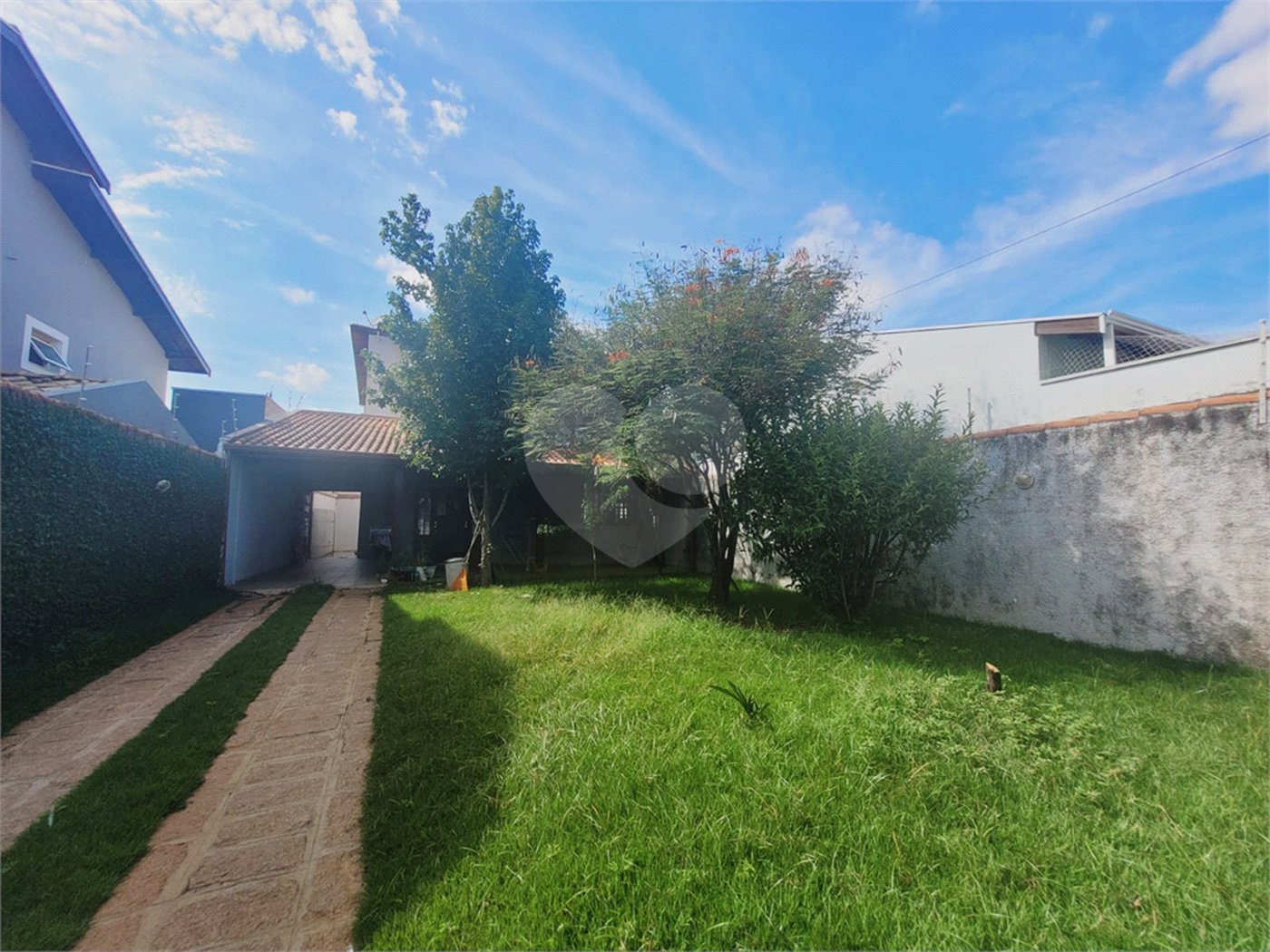Sobrado à venda com 4 quartos, sendo 1 suíte, em Jardim Regina, Indaiatuba, SP