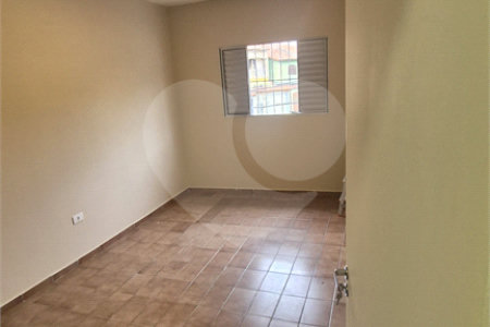 Sobrado à venda com 3 quartos, sendo 1 suíte, em Jardim Las Vegas, Santo André, SP