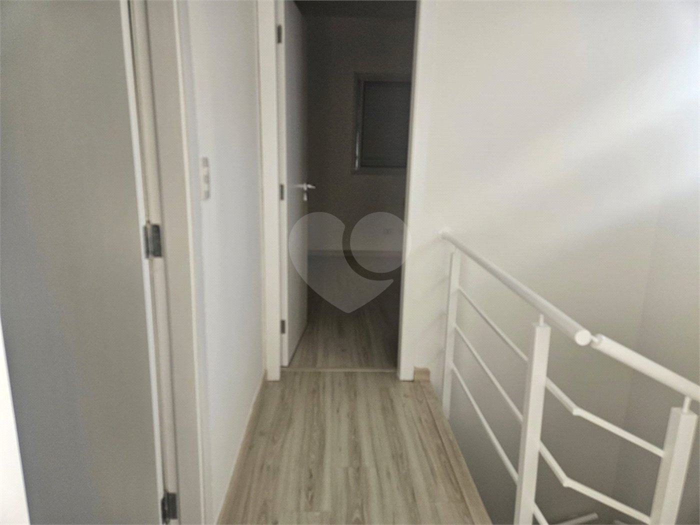 Casa à venda com 2 quartos, sendo 1 suíte, no condomínio Vitória Park, Suzano - SP