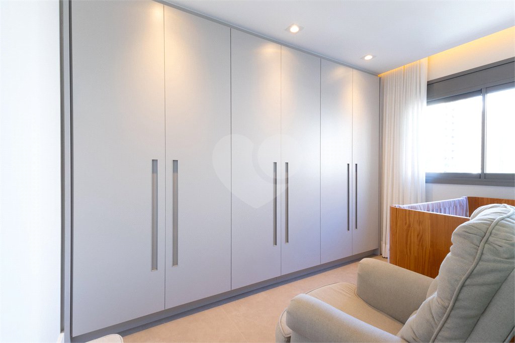 Apartamento à venda com 3 suítes em Moema, São Paulo, SP